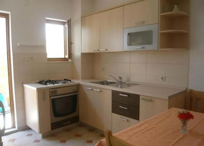 Erdgeschosswohnung Mia Fuer Vier Personen By Interhome Мандре