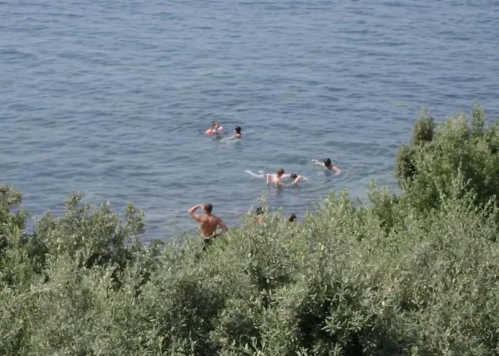 Erdgeschosswohnung Mia Fuer Vier Personen By Interhome Мандре