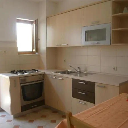 Erdgeschosswohnung Mia Fuer Vier Personen By Interhome Mandre