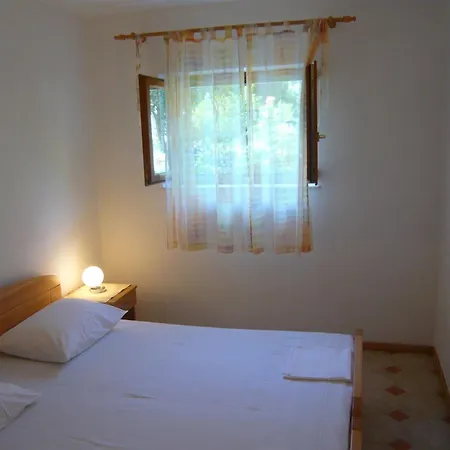 Lejlighed Erdgeschosswohnung Mia Fuer Vier Personen By Interhome *